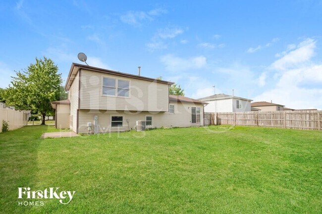 Building Photo - 2416 Waterford Dr