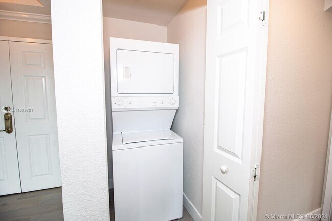 Building Photo - 9021 SW 94th St