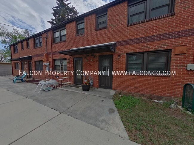 Building Photo - 2431 Paseo Rd