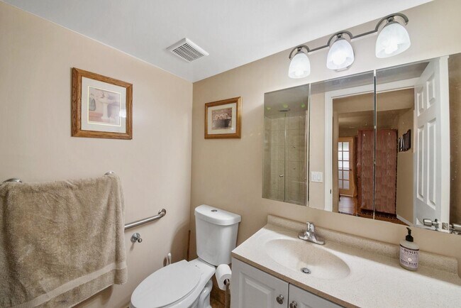 Building Photo - 677 Normandy Ln