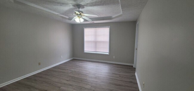 Building Photo - Beautiful 3 Bedroom home w/BONUS ROOM!!