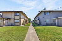 Building Photo - Remodeled 2-Bedroom Gem Near Sac City College