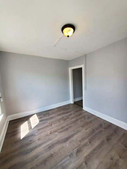 Building Photo - 177 W Parmenter St