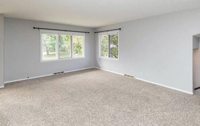 Building Photo - 4633 Euclid Ave