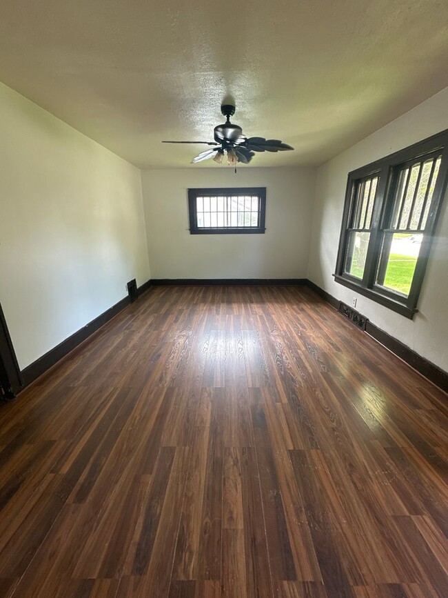 Building Photo - 805 2nd Ave SW