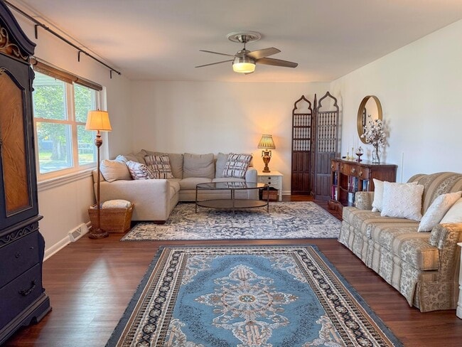 Building Photo - 3084 Sawyer Dr