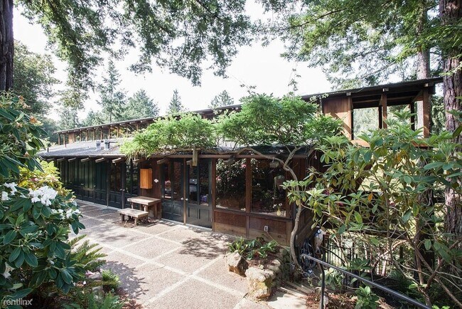 Building Photo - 625 Lovell Ave