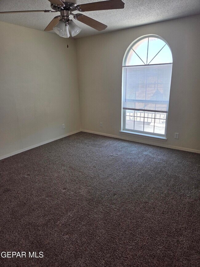 Building Photo - 3717 Hubble Dr