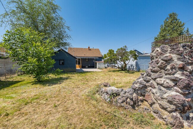 Building Photo - 1020 15th Ave S