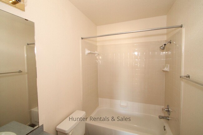 Building Photo - 4506 Jeff Scott Dr