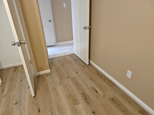 Building Photo - 2327 Shadbury Ct