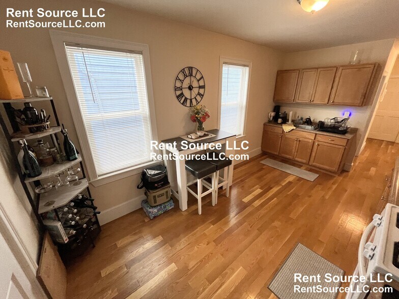 Building Photo - 15 Sargent Ave