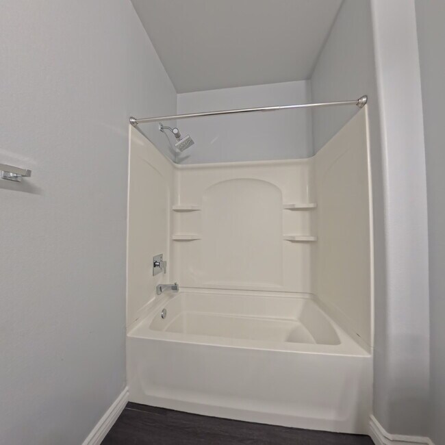 Building Photo - Spacious 2-bed 2-bath with Attached Car Garage at Tripoly!