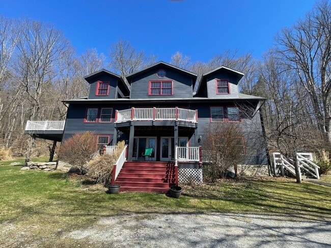 Building Photo - 182 Division St