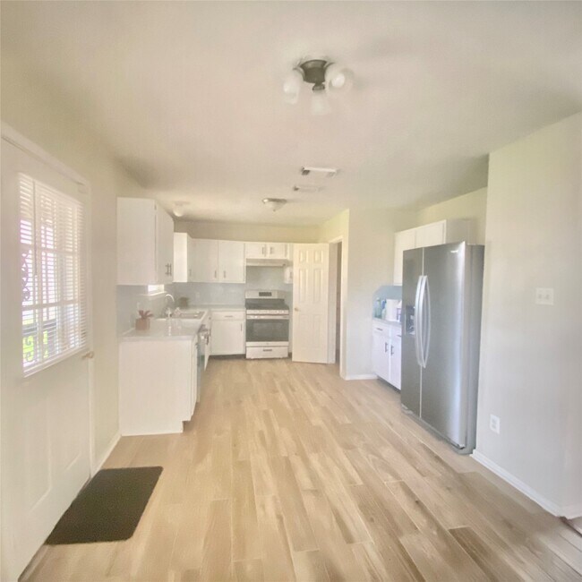 Building Photo - 6527 River Bluff Dr