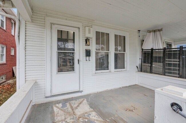 Building Photo - 1161-1163 Linwood Ave