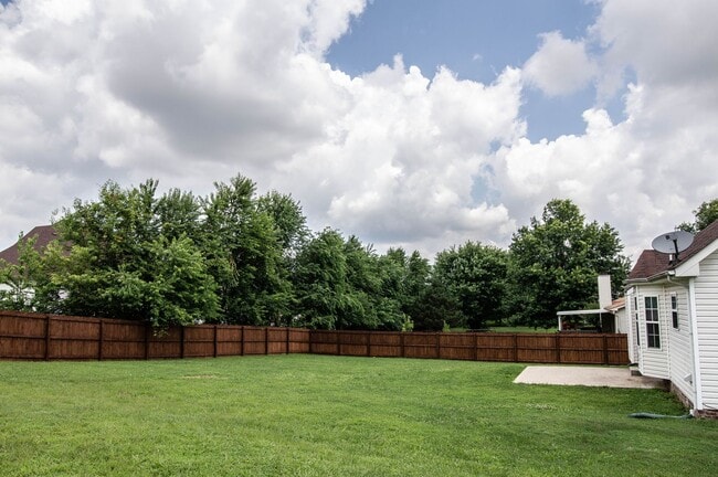 Building Photo - Pet Friendly Ranch with Bonus!