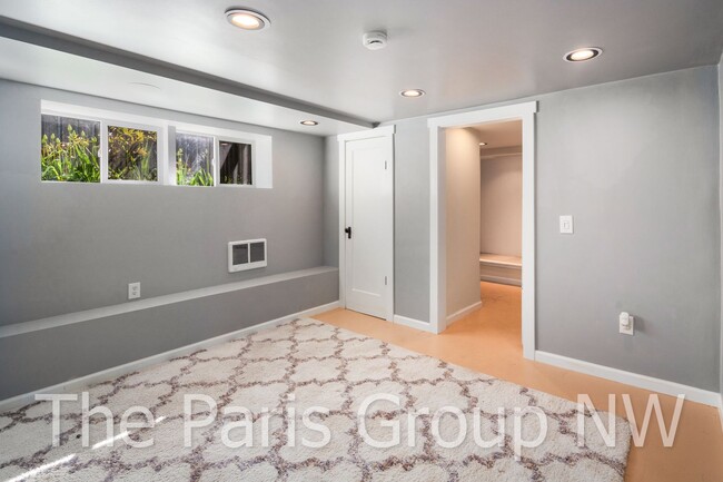 Building Photo - Adorable 3br, 2ba West Seattle Remodel * B...