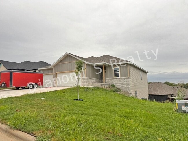 Building Photo - Brand New Build in Desirable Ozark Neighbo...