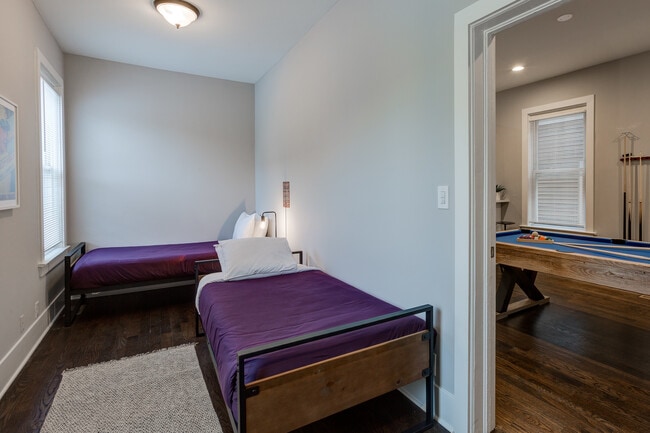 Building Photo - 1148 W Addison St