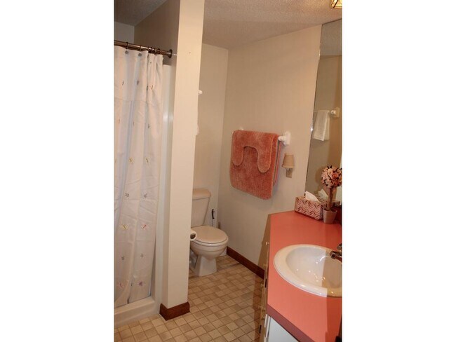 Building Photo - 619 Otter Rd