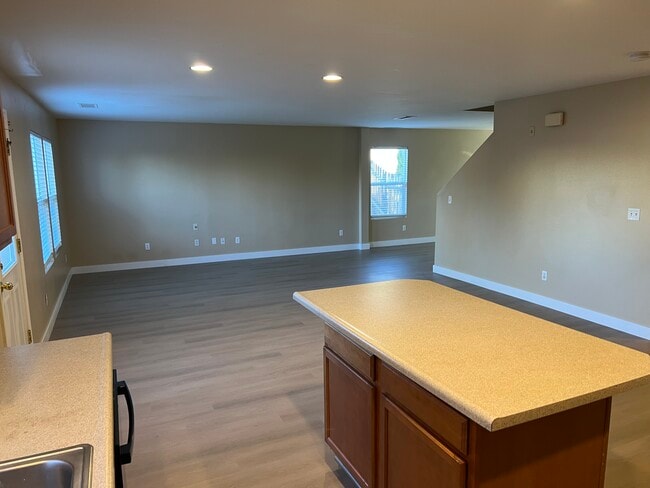 Building Photo - 8870 Sunset Breeze Dr