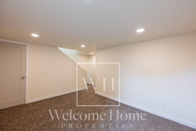 Building Photo - 521 Ankeny St