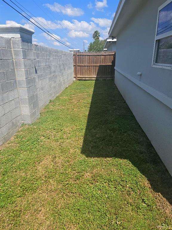 Building Photo - 16 Retama Ln