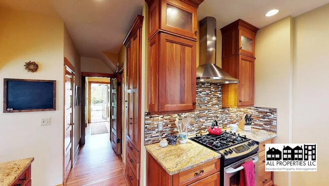 Building Photo - 3286 Meade St