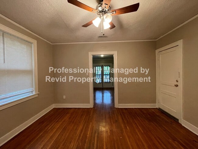Building Photo - Great 2 Bedroom with large balcony!
