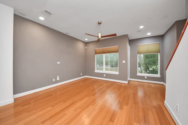 Building Photo - 1403 Delano St