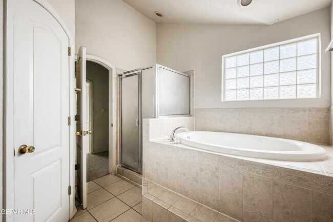 Building Photo - 4733 R L Shoemaker Dr