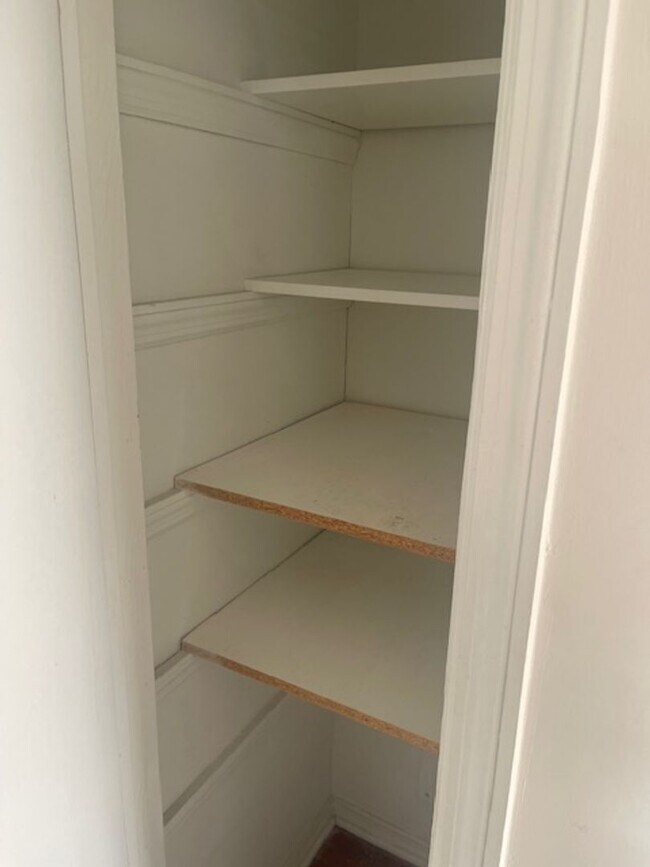 Building Photo - Split level 4 bedroom in Madison Park