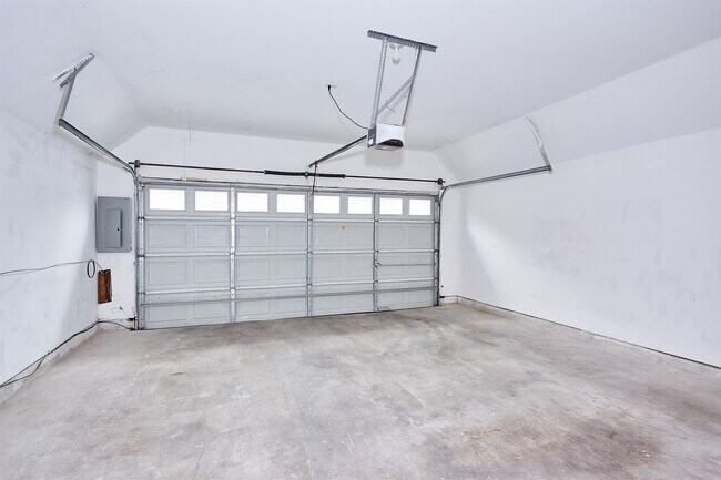 Building Photo - 110 Detering St