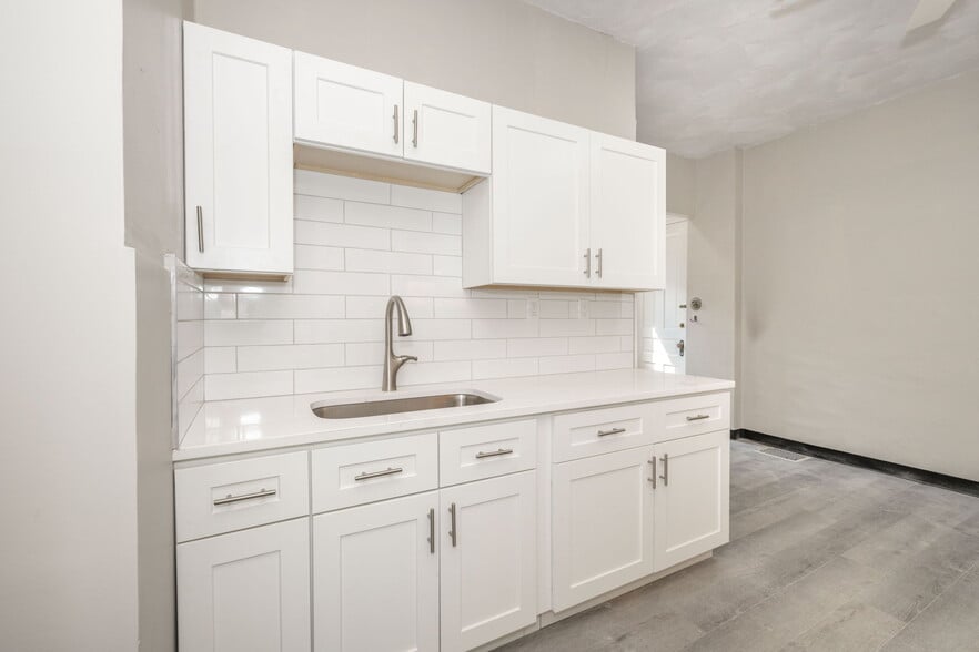 Remodeled kitchen - 475 Riddle Rd