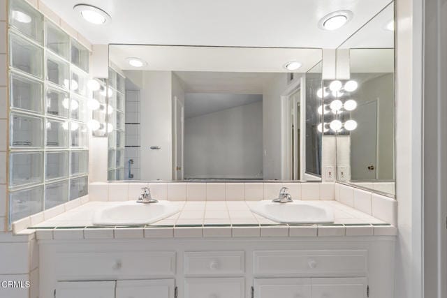 Building Photo - 1370 Cresthaven Dr