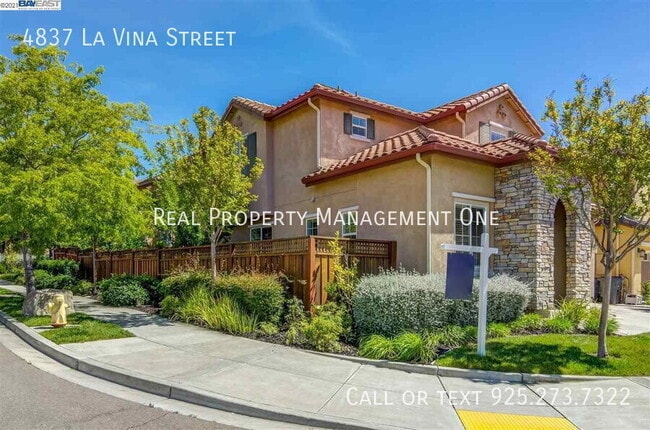 Building Photo - 4837 La Vina St