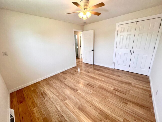 Building Photo - Absolutely Stunning Home! - 3 Bedroom 2 Fu...