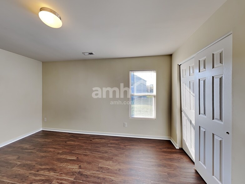 Building Photo - 226 Woodcreek Ln