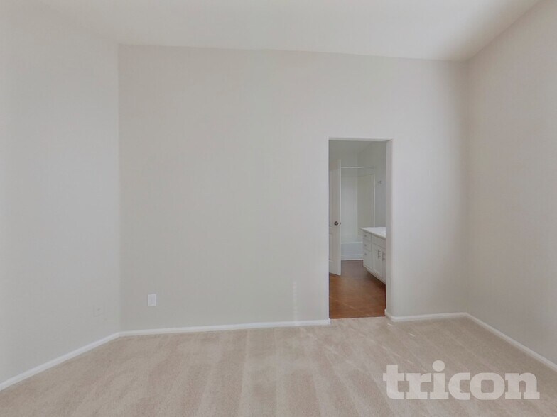 Building Photo - 22671 Scott Dr