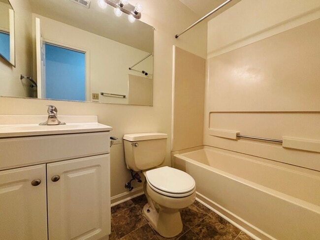 Building Photo - 402 Berryfield Ln