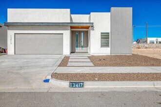 Building Photo - Beautiful East side House 4 bed-2.5 baths, part of The Overlook Casa Club that includes Swimming ...