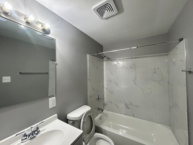 Building Photo - Baltimore - 3 Bedrooms and 1 baths Available!