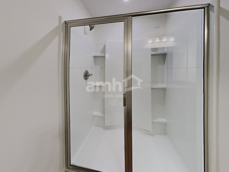 Building Photo - 5054 Twin River Dr