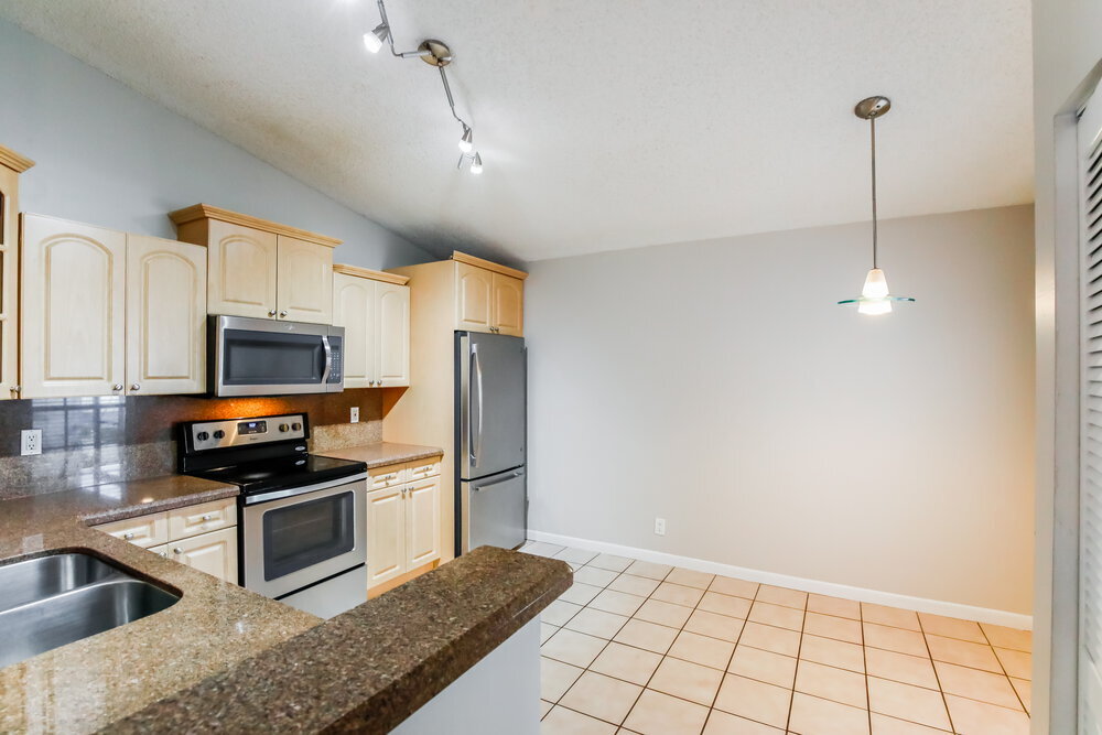 Building Photo - 333 W Riverbend Dr
