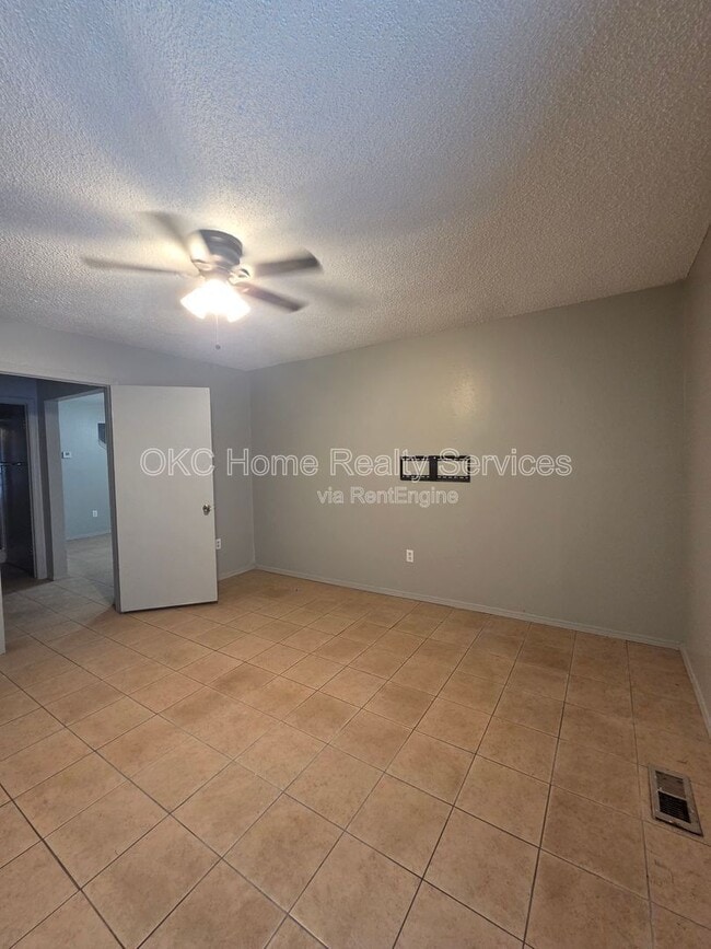 Building Photo - 6715 Lyrewood Ln