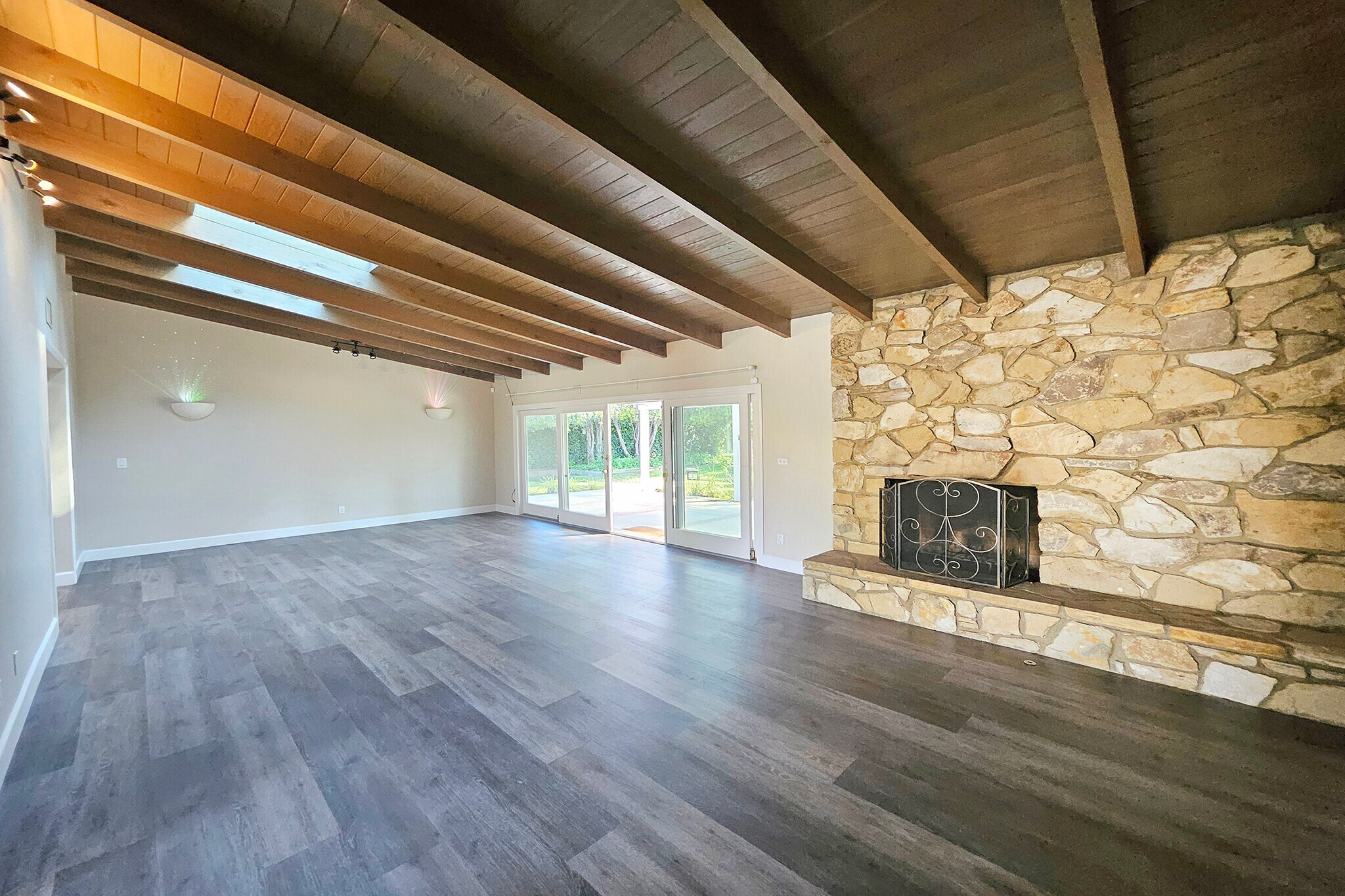 Building Photo - 23526 Dolorosa St