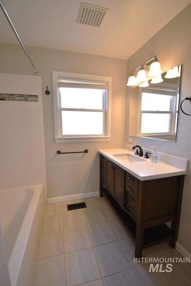 Building Photo - 1327 S Leadville Ave