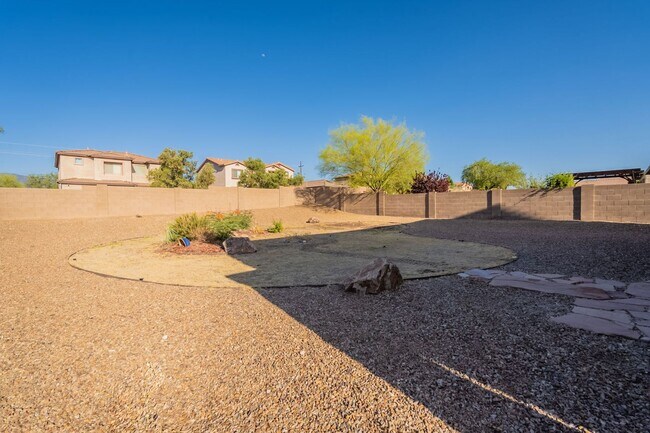 Building Photo - Pet-Friendly 4 Bedroom Rental in Tucson wi...