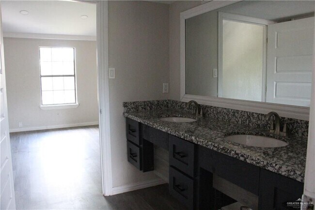 Building Photo - 1512 Falcon Ave